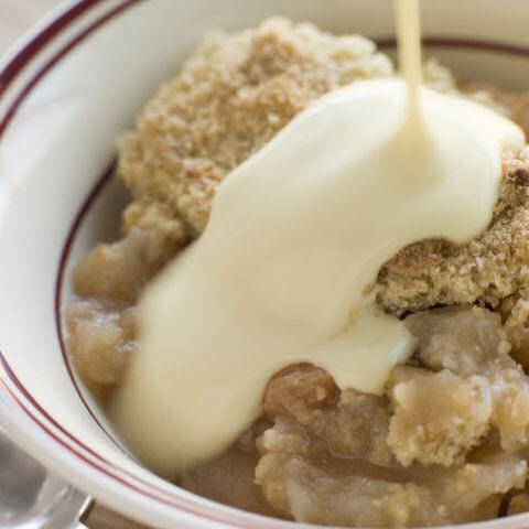 Appelcrumble met pudding