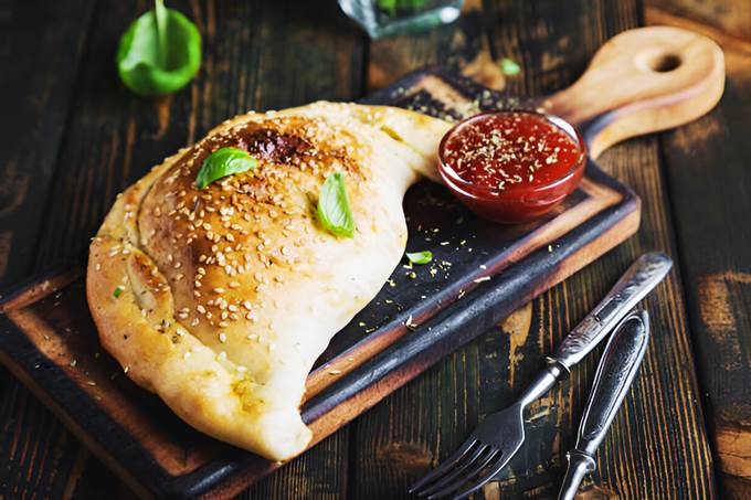 Comfortabele Calzone: dichtgevouwen pizza maken - simpel Pizza calzone